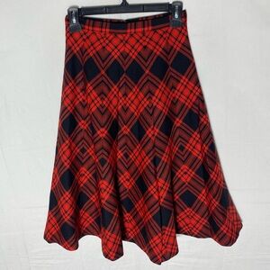 Vintage Highland Queen Red Black Plaid Virgin Wool Below Knee Skirt XS